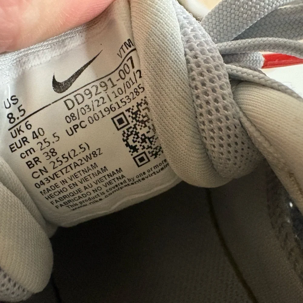 Nike Quest 5 Pure Platinum Light Crimson Gray Red